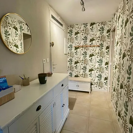 Ground Floor With Garden דירה